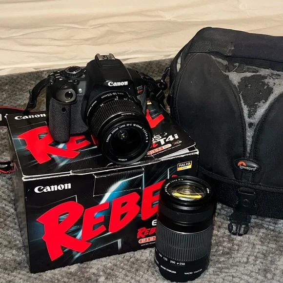 Canon Rebel T4i + extra zoom lens + case