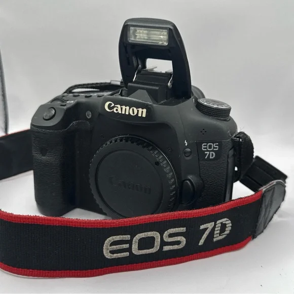 Canon EOS 7D Black with Red Strap. 26,840 shutter count!