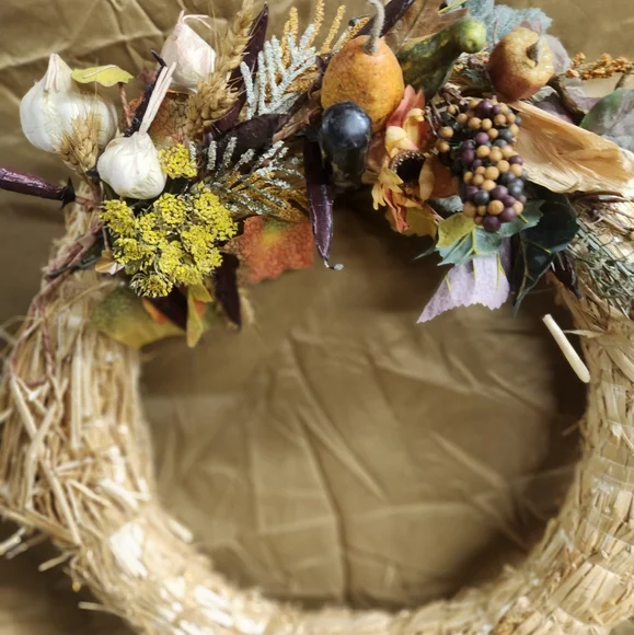 **Straw Thanksgiving Wreath