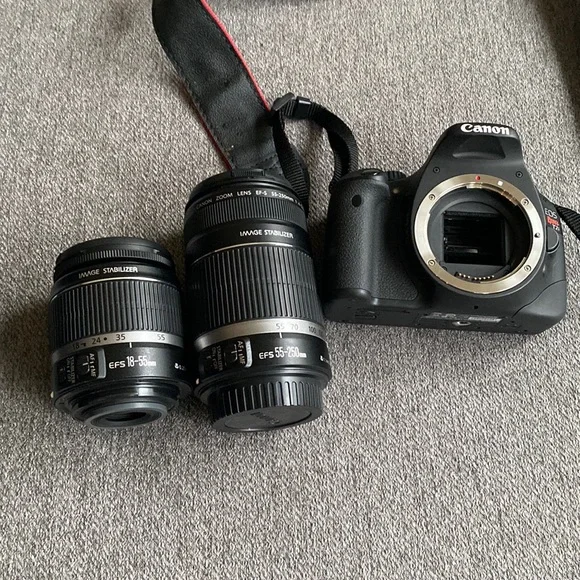Excellent Used Condition - Canon EOS Rebel T2i Bundle