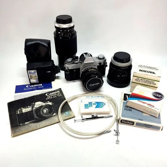 CANON AT-1 SLR 35mm Film Camera with Zoom Lens. Vintage