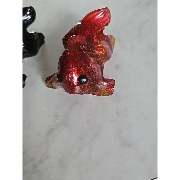 2 Resin Handmade Goldfish Black Red Decoration Gift. 612