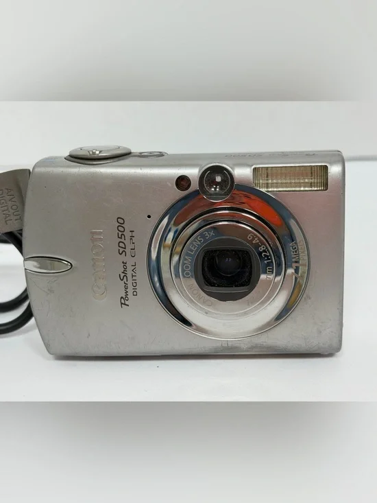 Canon PowerShot SD500 Digital Camera W/ Case Charger FOR PARTS