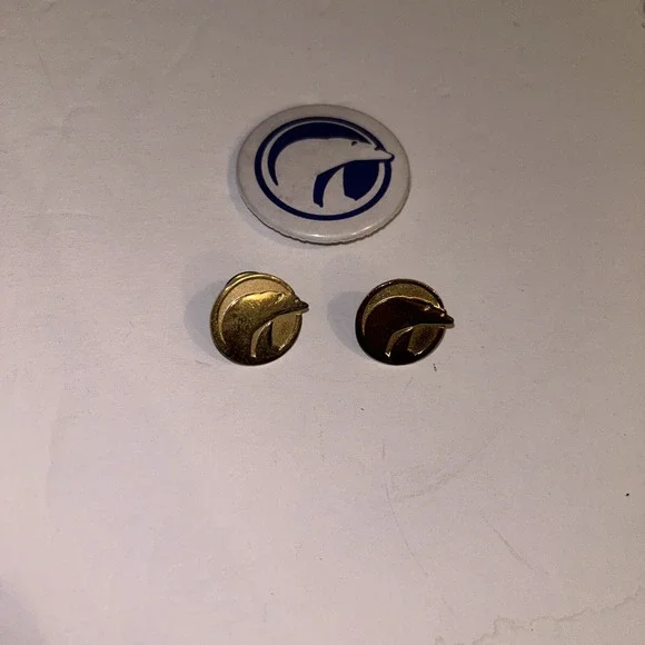 Lot Of 3 Vintage (2) Circular Gold Colored Polar Bear Lapel Pin + (1) White Pin