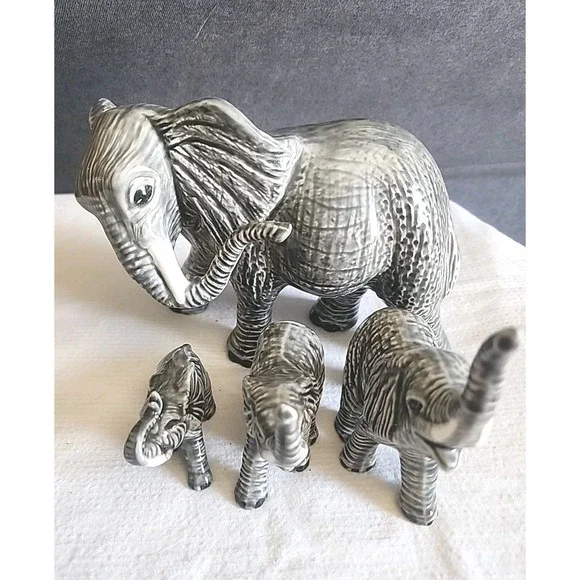 Vintage Porcelain Elephant Family Figurines African Safari Decor Set Of 4
