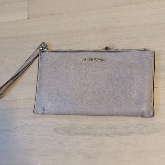 MICHAEL KORS WRISTLET BAG