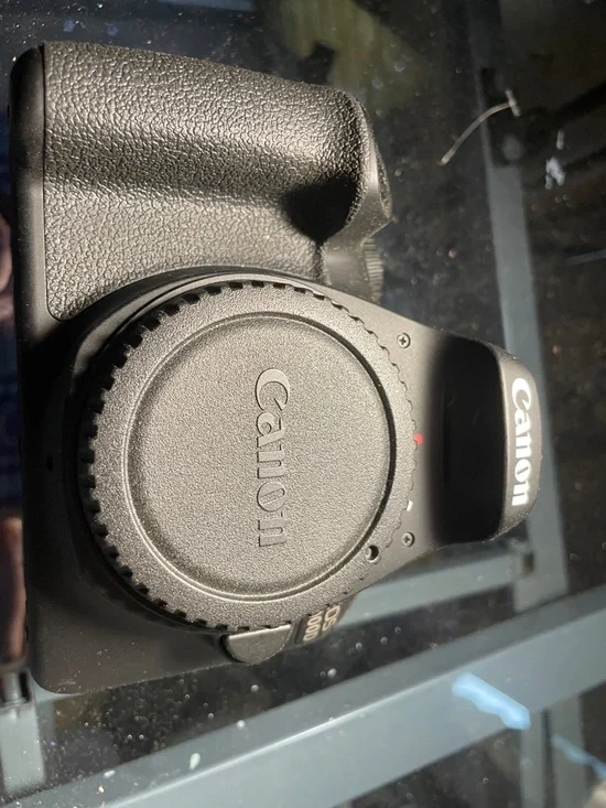 Canon EOS 4000d with 55-250 mm macro lens and 18-55 mm lens with battery