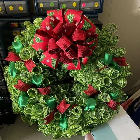 Christmas Curly Wreath 103
