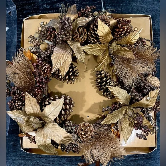 Gold Holiday Wreath EUC
