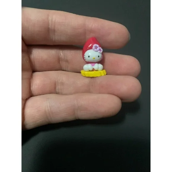 Sanrio Hello Kitty Sweet Potato Fishcake Mini Figure Charm