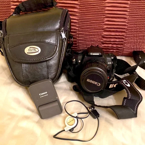 Canon Digital REBEL EOS XT camera with travel bag battery charger USB chord