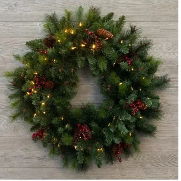 Hobby lobby Festive Green Holiday Wreath with Lights