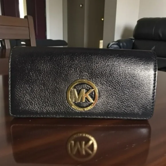 Michael Kors Fulton Carryall Wallet