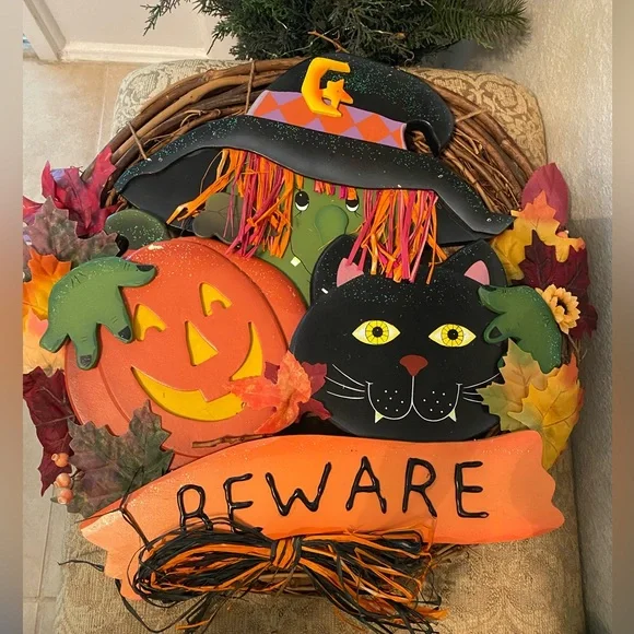 Fall/HALLOWEEN THEMED GRAPEVINE WREATH