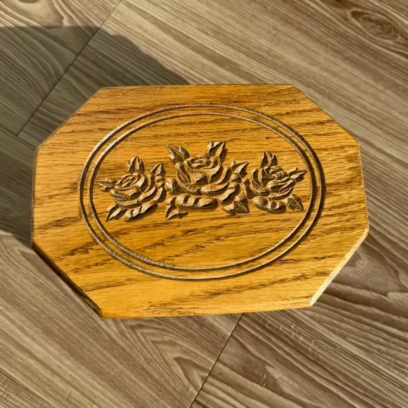 Oak Jewelry/Keepsake Giftable Box with Rose Engraving & Velvet Interior