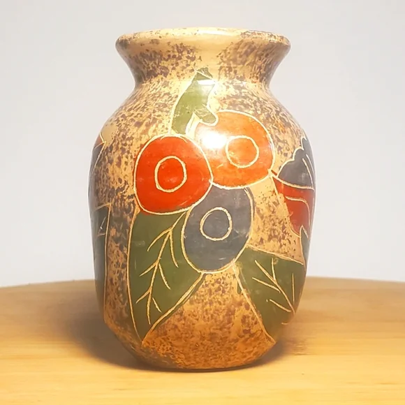 VINTAGE Nestor Molina Hand Carved & Painted Nicaraguan Floral Pottery Vase EUC