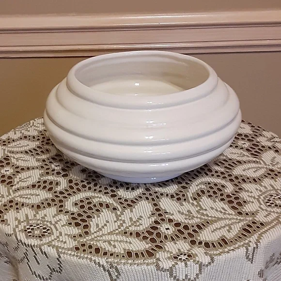 Haeger Vintage Beehive Swirl White Ceramic Vase