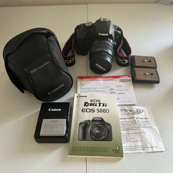 Canon EOS Rebel T1i (EOS 500D) Digital SLR Camera EF-S 18-55mm f/3.5-5.6 IS lens