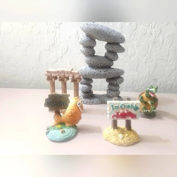 Decorative Fish Tank Figurines 4 Pieces