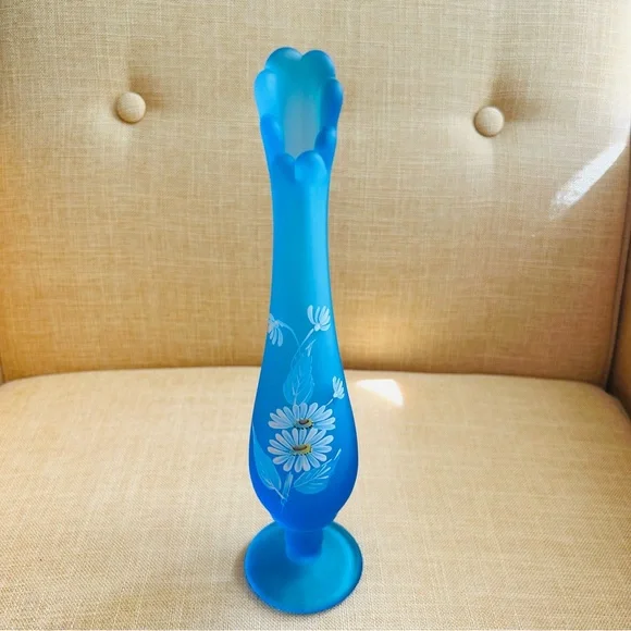 Vintage Westmoreland Glass Bud Vase Swung Misty Satin blue daisy hand painted