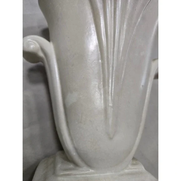 Red Wing USA 886 Vintage Art Deco Fan Vase Cream Pottery Scrolled Handle