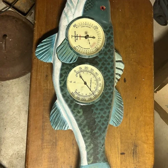 Green and Blue Fish Decor with Thermometer and Hygrometer