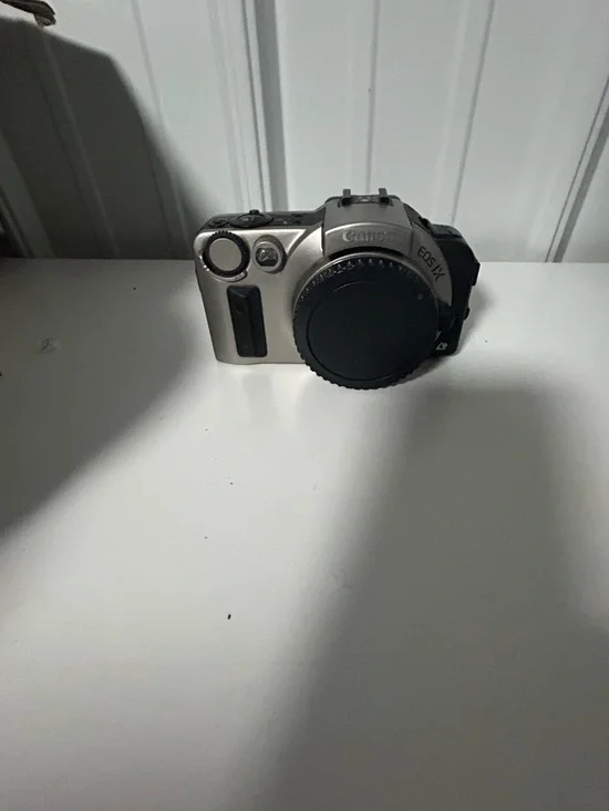 Canon lx EOS Digital Camera Body - Silver and Black NOT TESTED