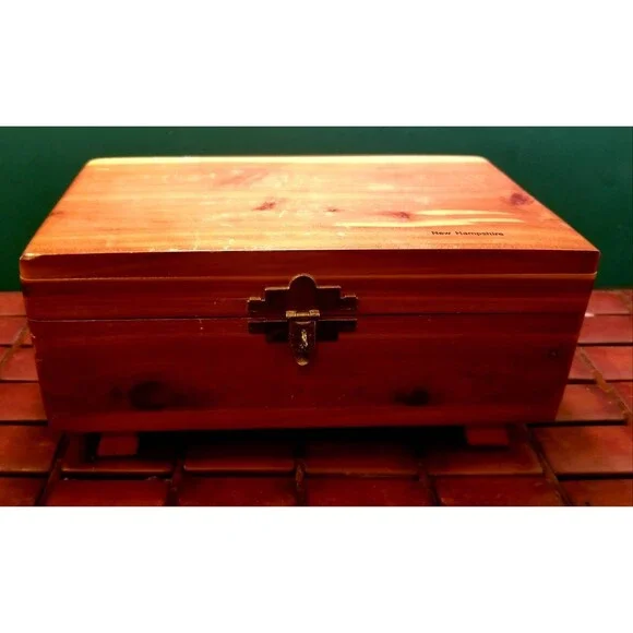 Vintage New Hampshire Souvenir Cedar Jewelry Box Mid Century Retro 8