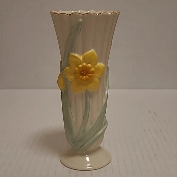 Lenox Daffodils in Bloom Bud Vase with Gold Trim