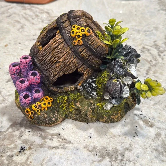 Fish tank display with bubbler