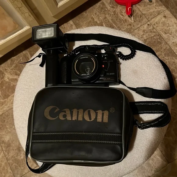 Vintage Canon TC-8000 Motor Drive Red Eye Reduction with flash & carry case