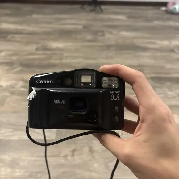 Canon Sure Shot Owl Date 35mm Point & Shoot Film Camera untested