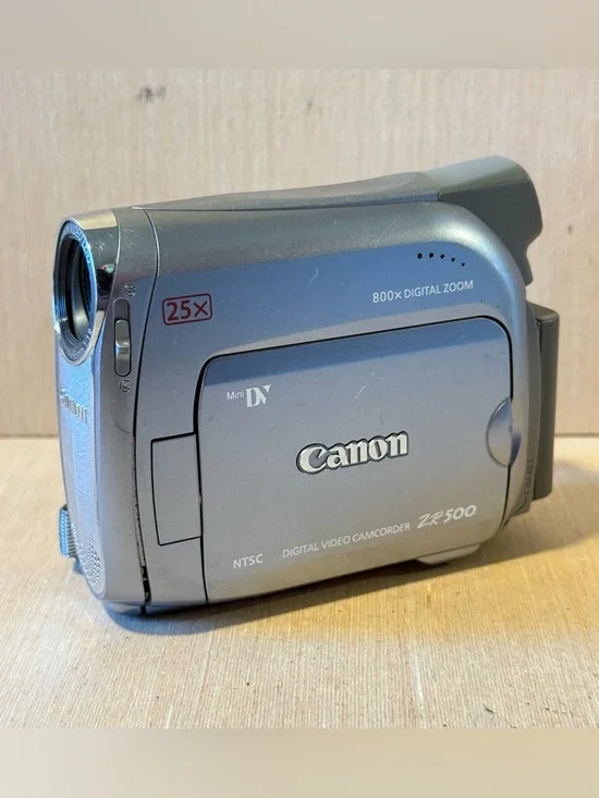 Canon ZR500 Digital Camcorder “UNTESTED”No-Charger Read Info/Description Below!