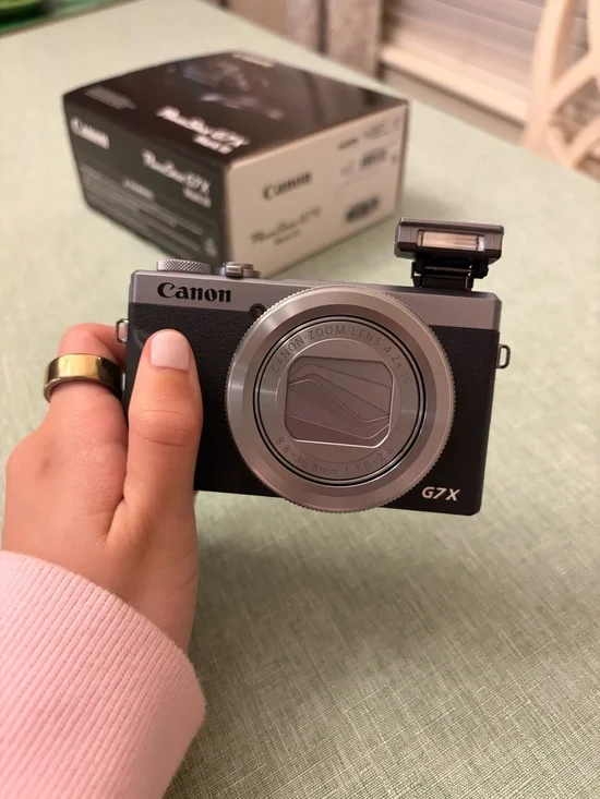 Canon G7 X Compact Digital Camera in Black and Silver with Pop-Up Flash
