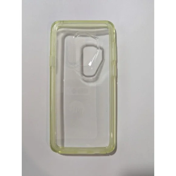 Q2. OtterBox Symmetry Case Samsung Galaxy S9+ Clear‎ Some Yellowing Due To Age
