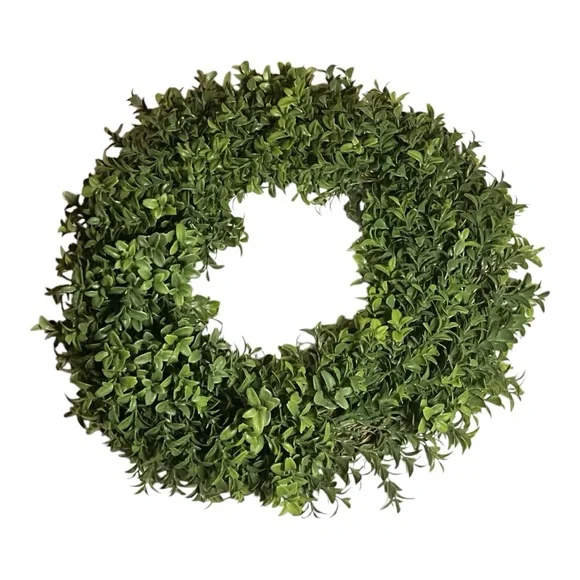 Green Boxwood Holiday Wreath
