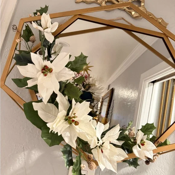 Home Interiors White and Green Poinsettias Holiday Garland