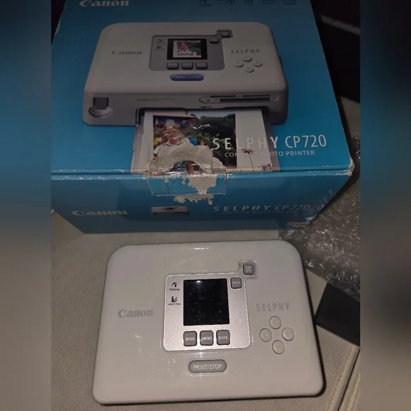Canon Selphy CP720 Photo Printer in White and Gray