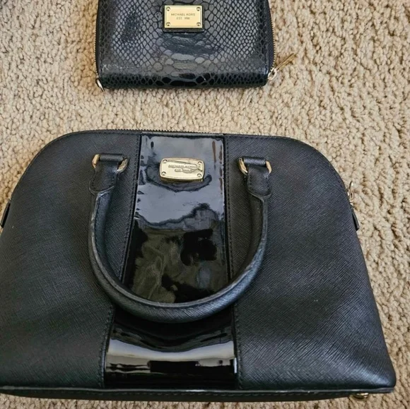 Michael Kors purse with Wallet Bundle Set