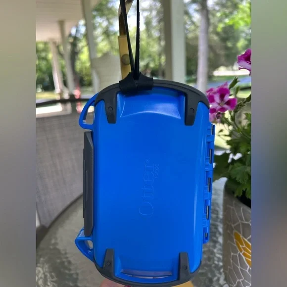 ☀️OtterBox Vibrant Blue Protective Case