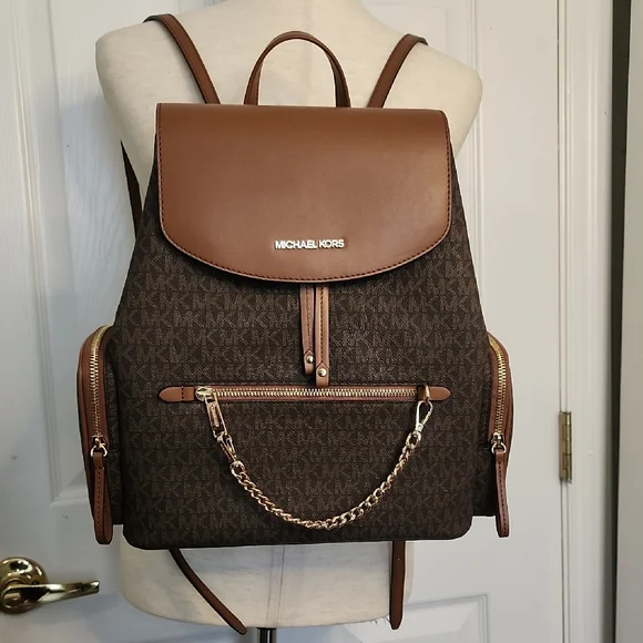 MICHAEL KORS LARGE BACK PACK.