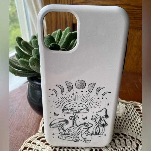 iPhone 11 Phone Case Frog, Mushrooms, Moon. EUC