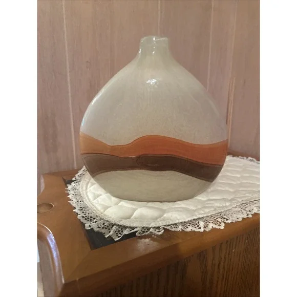 Pier 1‎ Imports hand-blown glass vase with a retro 70s Look