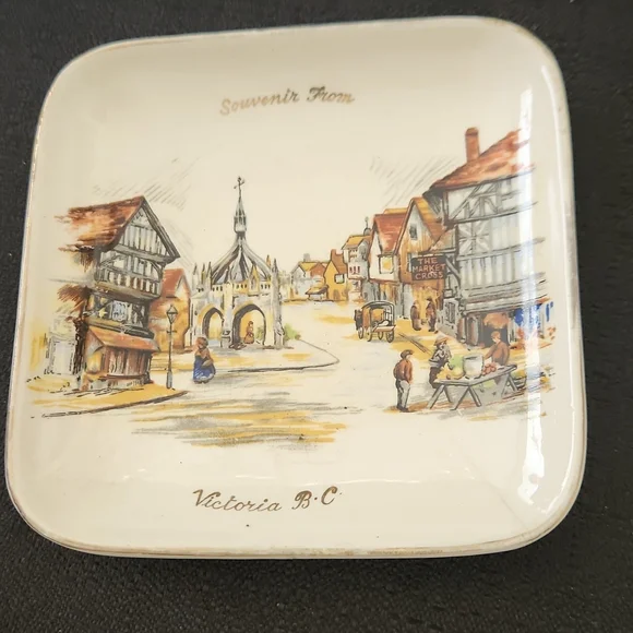 VINTAGE VICTORIA B.C. ENGLAND LANCASTER LTD & SANDLAND WARE SOUVENIR BUTTER DISH