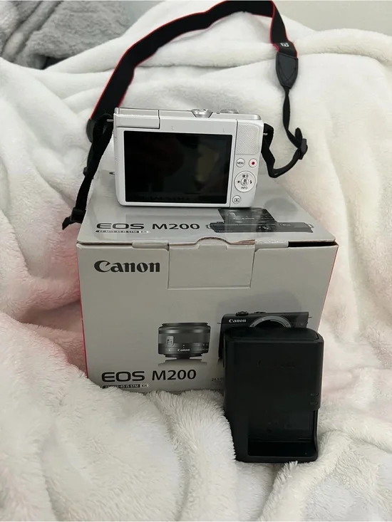 Canon EOS M200 Compact Mirrorless Camera in White with Strap