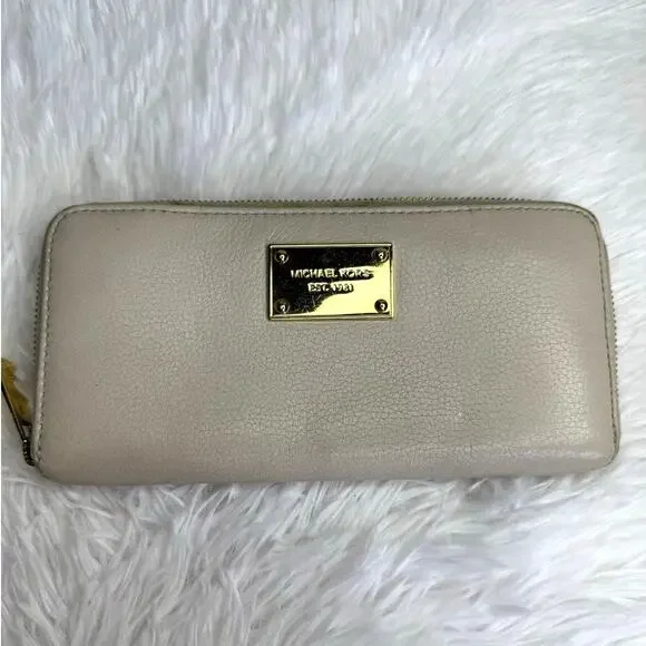 Michael Kors Zip Around Wallet