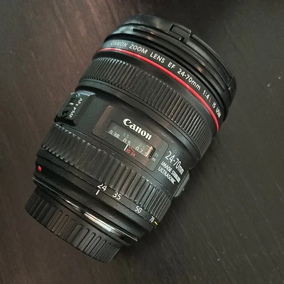 Canon 5D Mark IV Red Lens 24-70mm 1:4 Black Camera Lens