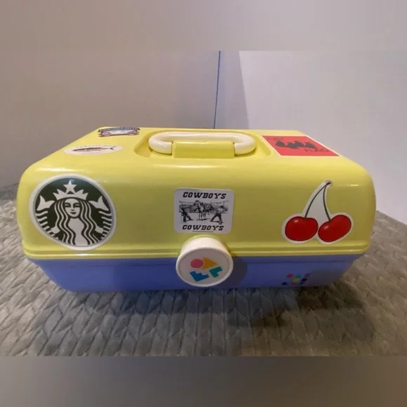 Caboodles On the Go Girl Makeup Case Travel Case Metal Clasp Closure