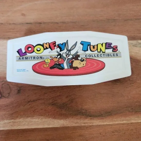 Looney tunes armitron collectibles cream case Warner Bros 1994 vintage bugs Twee