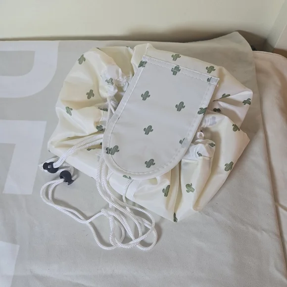 White Makeup Organizer Drawstring Bag with Cactus Print